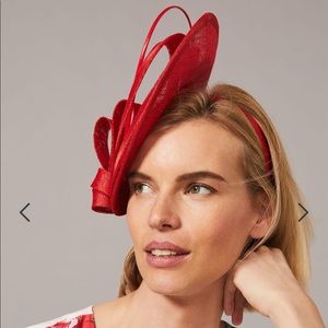 Red elegant disc Fascinator headband for Derby or English weddings